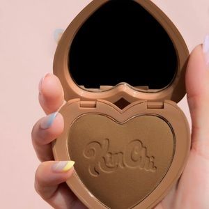 ✨NEW✨ Bronzer - 04 I Went To Miami in our Thailor Bronzer collection